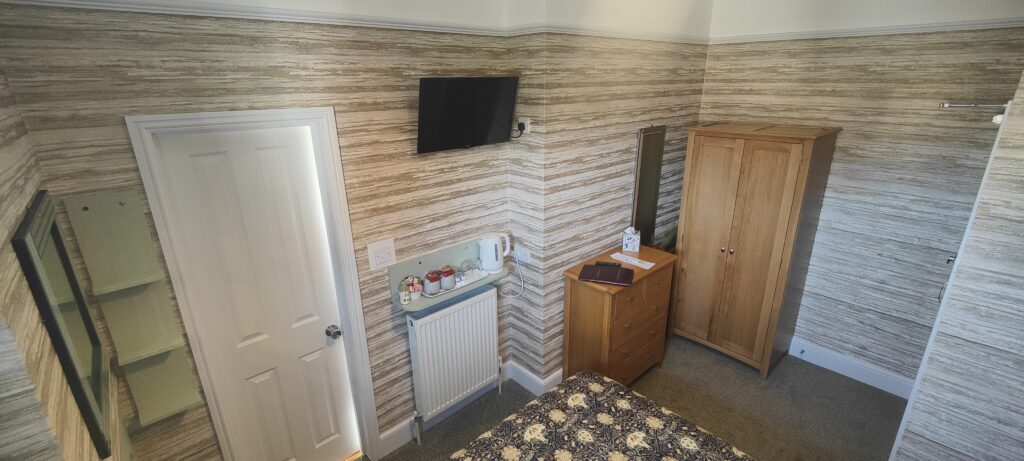 showing furniture in Room 6